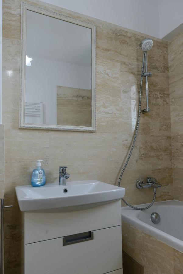 Luxury Apartments Newton By Glam Яссы Экстерьер фото